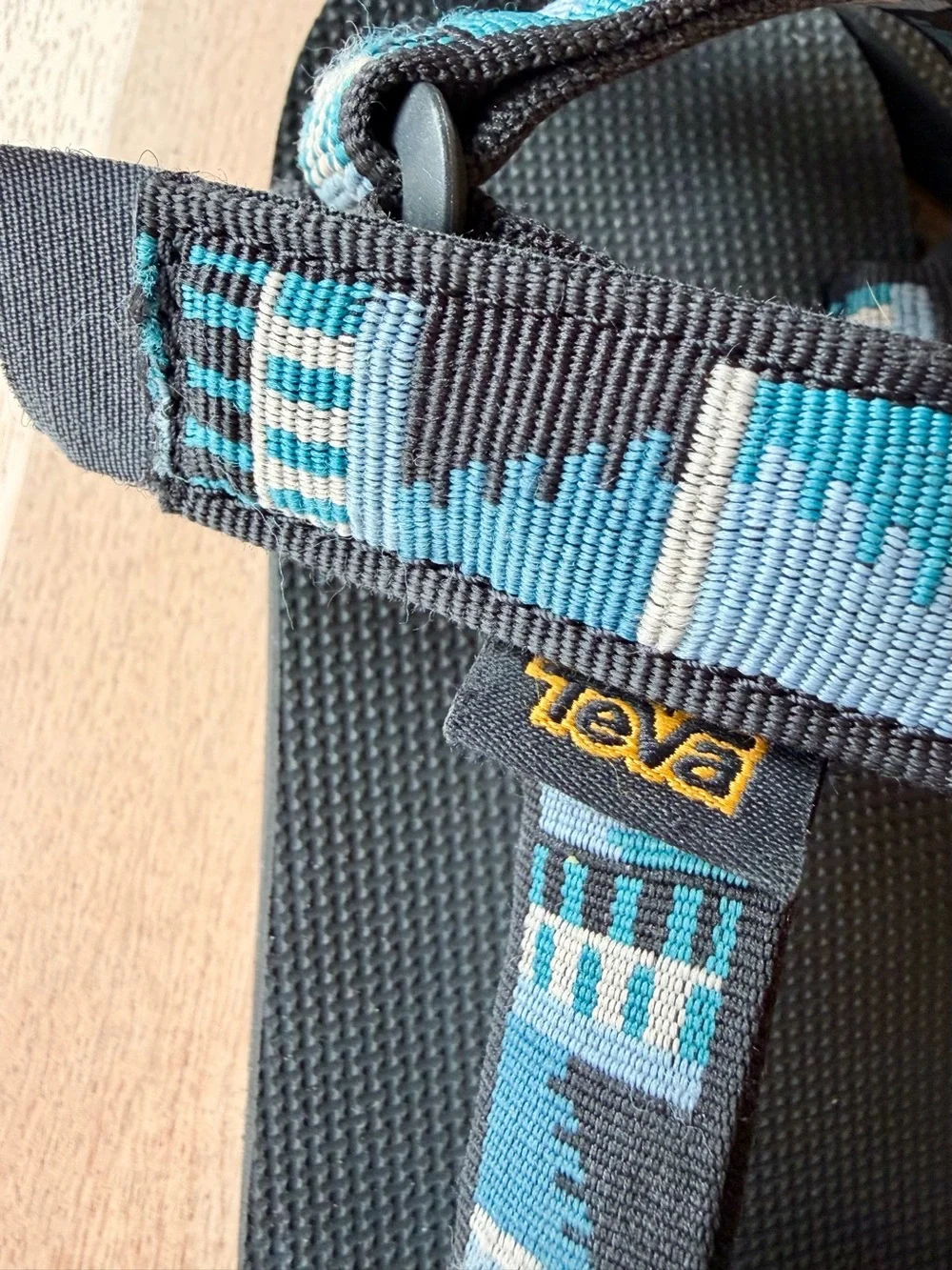 Teva Men’s Original Universal Black and Blue Adjustable Strap Sandals Size 7